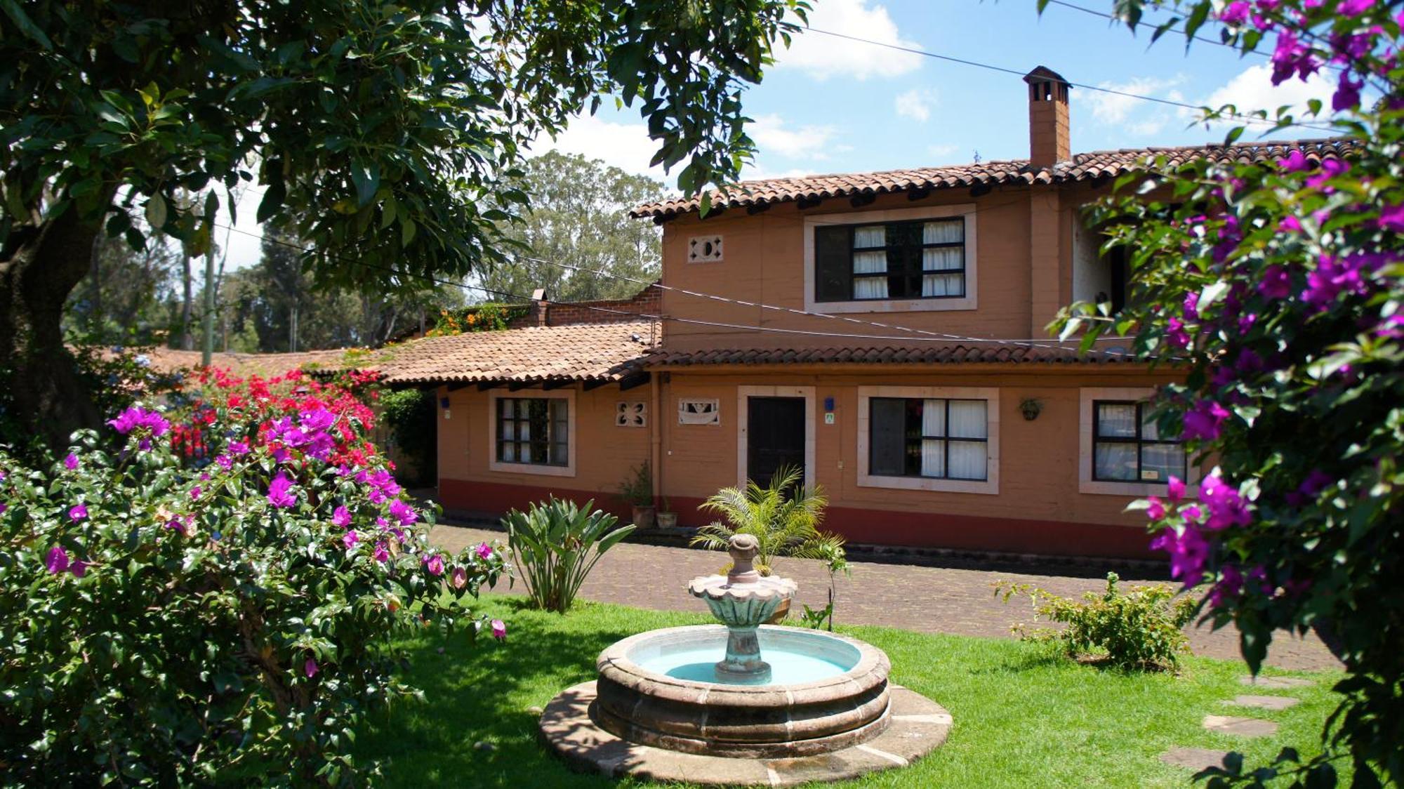 Villa Patzcuaro Garden Hotel Bagian luar foto